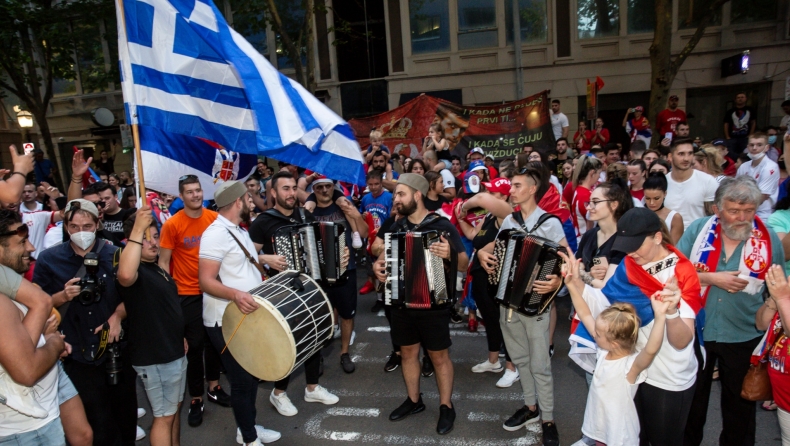 Τζόκοβιτς: Έλληνες της Αυστραλίας βγήκαν να γιορτάσουν για την απόφαση (vid)
