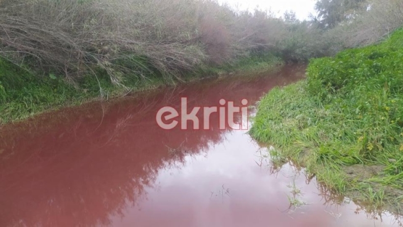 Μυστήριο με ποταμό στην Κρήτη που βάφτηκε κόκκινος, κάτοικοι αναφέρουν έντονη οσμή αίματος 