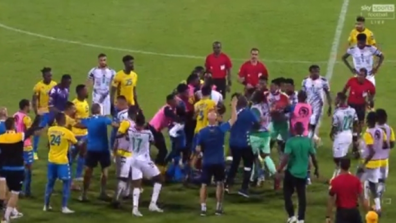 Γκαμπόν - Γκάνα: Ο Τετέ γρονθοκόπησε αντίπαλο και προκάλεσε... σύρραξη (vid)