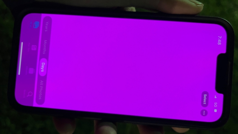 Πρόβλημα λογισμικού «βάφει» ροζ την οθόνη των iPhone 13 (vid)