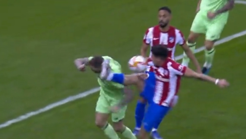 Ατλέτικο Μαδρίτης - Αθλέτικ Μπιλμπάο: Το «δολοφονικό» μαρκάρισμα του Χιμένες στον Μαρτίνεθ που έγινε αποβολή μέσω... VAR! (vid)