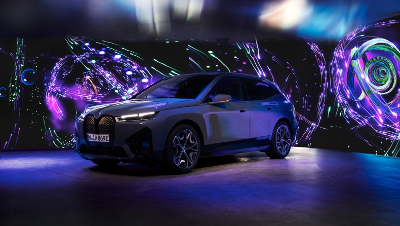 Η BMW συναντά την ψηφιακή τέχνη στο νέο iX M60 (vid)