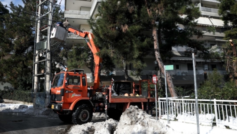 Χαλάνδρι: Συνεργείο πήγε να αποκαταστήσει το ρεύμα και βύθισε όλη τη γειτονιά στο σκοτάδι (vid)