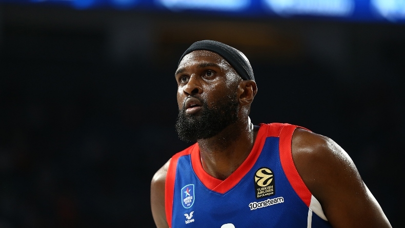 Σίνγκλετον: Ο Αμερικανός φόργουορντ της Εφές μεταφέρθηκε στο νοσοκομείο για πόνους στο στήθος