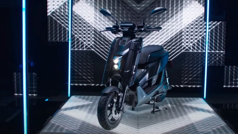 Η Yamaha παρουσίασε το νέο ηλεκτρικό scooter EMF (vid)