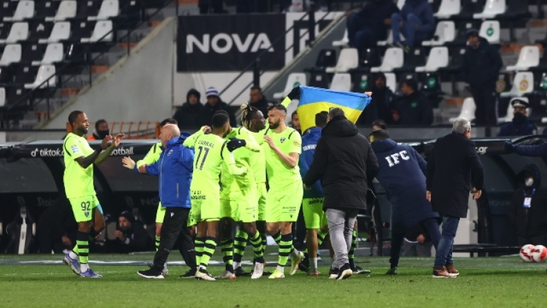 ΠΑΟΚ - Ιωνικός: Ο Τουράμ σκόραρε, στον Ιωνικό πανηγύρισαν με τη σημαία της Ουκρανίας και η Τούμπα χειροκρότησε!