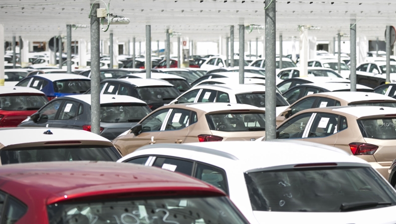 ΕΛΣΤΑΤ: Πόσο αυξήθηκαν οι τιμές αυτοκινήτων και καυσίμων το τελευταίο έτος