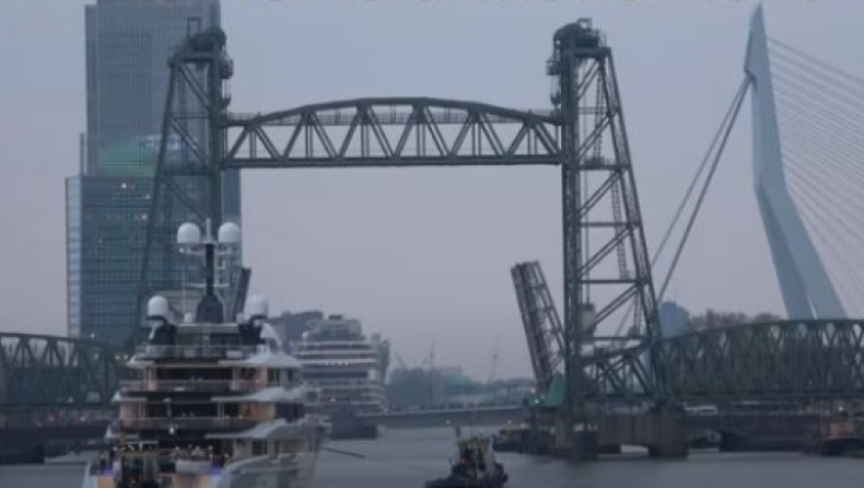 Σάλος στην Ολλανδία: Γκρεμίζουν ιστορική γέφυρα-μνημείο για να περάσει το γιοτ του Τζεφ Μπέζος