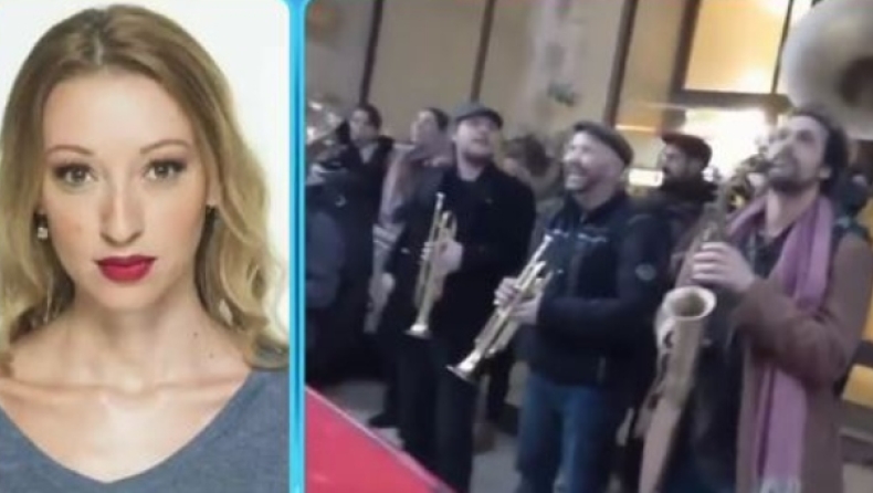 Απίστευτοι φίλοι: Η ηθοποιός Τάνια Ρόκα βγήκε από το νοσοκομείο και της έκαναν… καντάδα με μπάντα (vid)