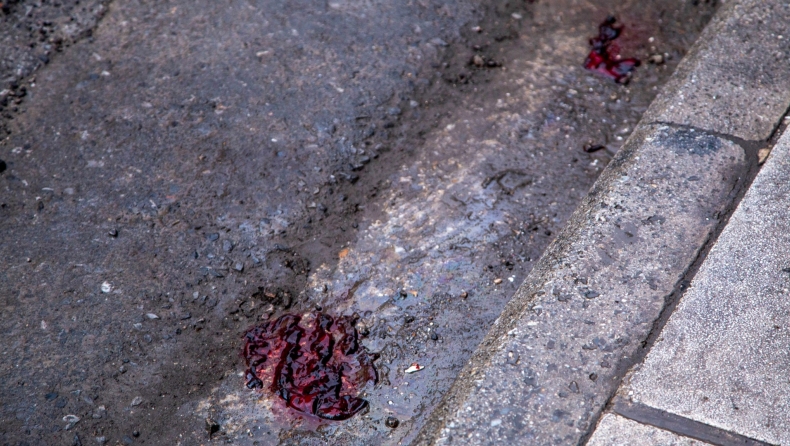 Δολοφονία 19χρονου στη Θεσσαλονίκη: Φωτογραφίες και βίντεο από το αιματοβαμένο σημείο (vid)