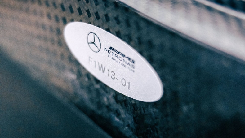 H Mercedes διέψευσε την αποτυχία στα crash test με τον πιο εμφατικό τρόπο