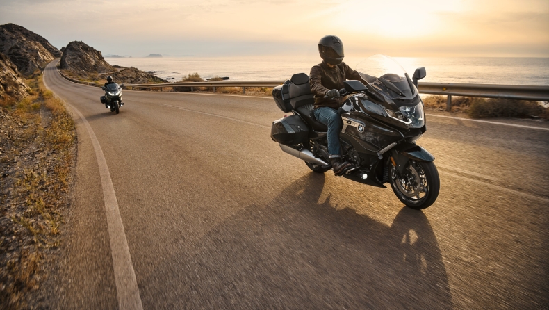 Αγοράζεις μοτοσικλέτα BMW και έχεις το κεφάλι σου ήσυχο (vid)