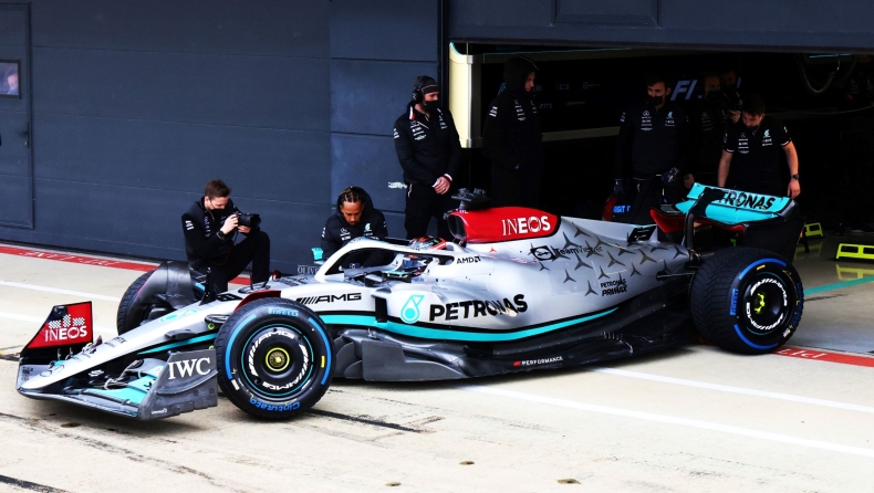 Formula 1: Πάτησε πίστα η νέα Mercedes W13 (vid)