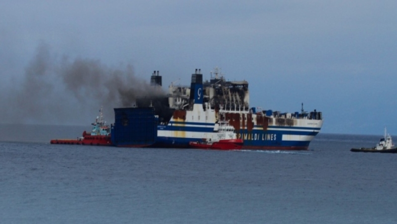«Euroferry Olympia»: Με την ελπίδα και για άλλους επιζώντες συγγενείς των αγνοουμένων βρέθηκαν και σήμερα στο λιμάνι