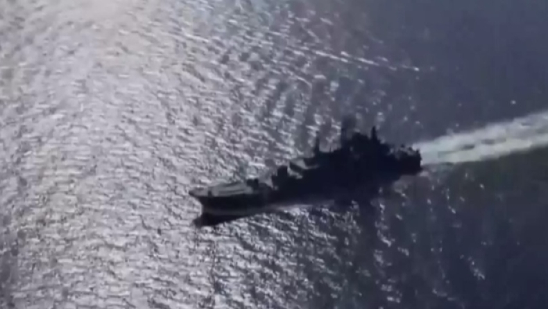 Τουρκικό πλοίο χτυπήθηκε από βόμβα στα ανοιχτά της Οδησσού (vid)
