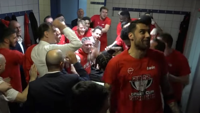 Κύπελλο μπάσκετ Final 4: Χαμός στα αποδυτήρια του Ολυμπιακού με το «είσαι στο μυαλό κάτι μαγικό»! (vid)