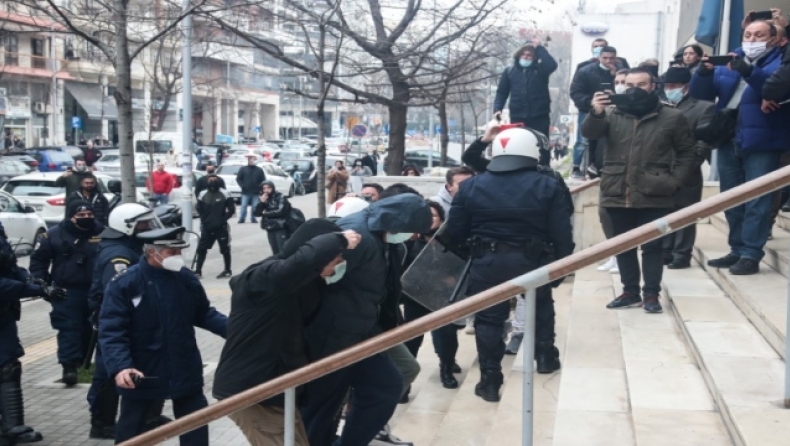 «Ο 21χρονος υπέδειξε τον "Αθηναίο" ως δράστη της δολοφονίας του Άλκη» (vid)