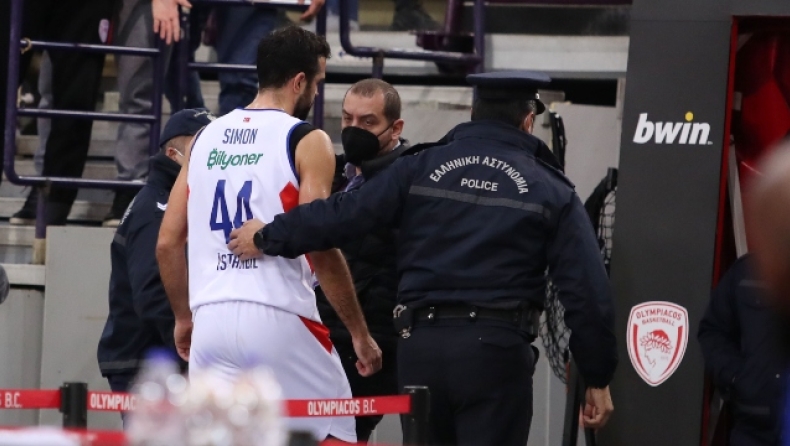 Ολυμπιακός - Εφές: Αποβλήθηκε ο Σιμόν
