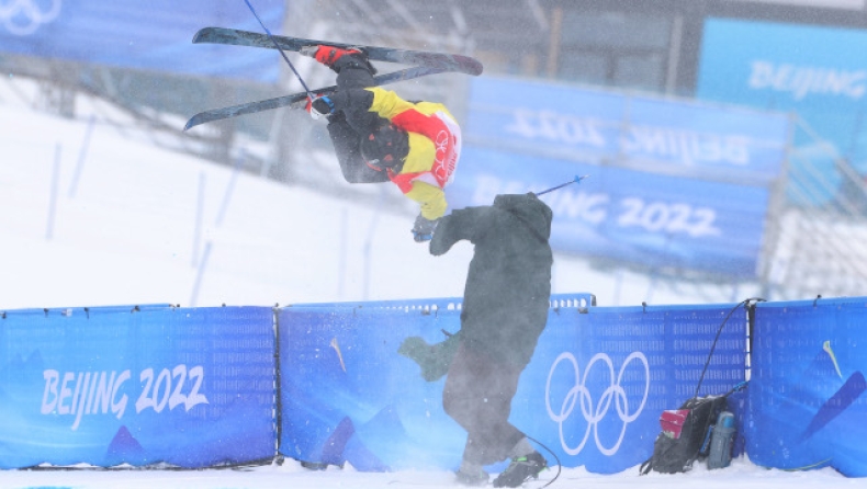 Χειμερινοί Ολυμπιακοί Αγώνες: Σκιέρ… προσγειώθηκε πάνω σε κάμεραμαν (vid)