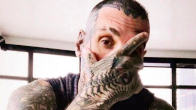 Έχει 864 τατουάζ με έντομα, σπάζοντας το ρεκόρ Γκίνες, αλλά… μισεί τα ζωύφια! Τι δεν καταλαβαίνεις;