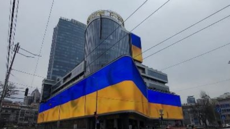 «Δεν φοβόμαστε κανέναν»: Οι Ουκρανοί υψώνουν σημαίες στην «Ημέρα της Ενότητας» (vids) 