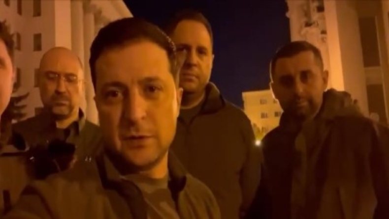 Zελένσκι: «Εδώ είμαστε, είμαστε στο Κίεβο, υπερασπιζόμαστε την Ουκρανία» (vid)