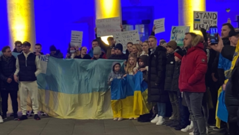 Ζιντσένκο: Βρέθηκε σε διαμαρτυρία στο Μάντσεστερ κατά της ρωσικής εισβολής στην Ουκρανία (vids)