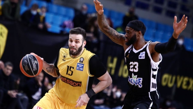 ΑΕΚ - Απόλλωνας: Στα αποδυτήρια οι διαιτητές, διέκοψαν το ματς! (vid)