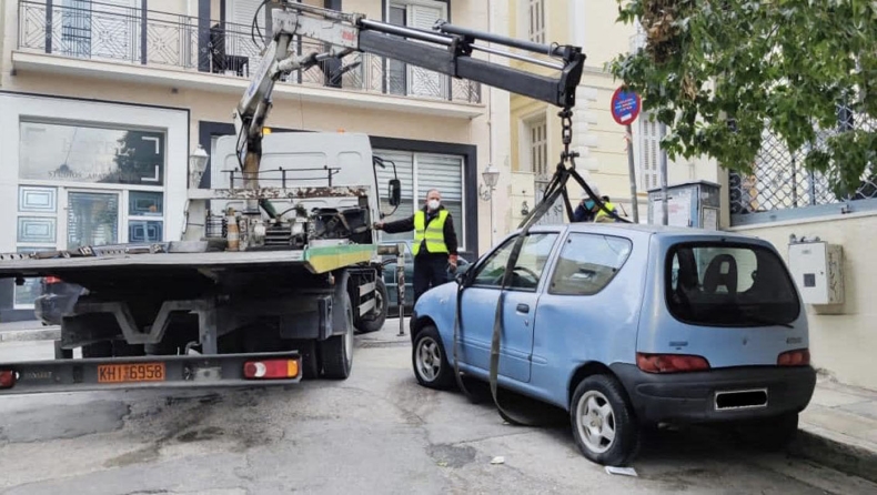 Παρατημένα αυτοκίνητα: Απομακρύνθηκαν άλλα 85 από τους δρόμους της Αθήνας