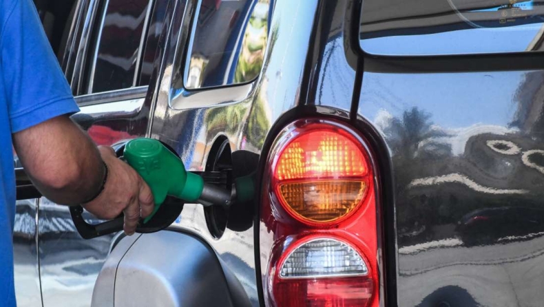 Διευκρινήσεις για το Fuel Pass: Τα ποσά που ανακοινώθηκαν είναι με κάρτα, μειωμένα για κατάθεση μετρητών
