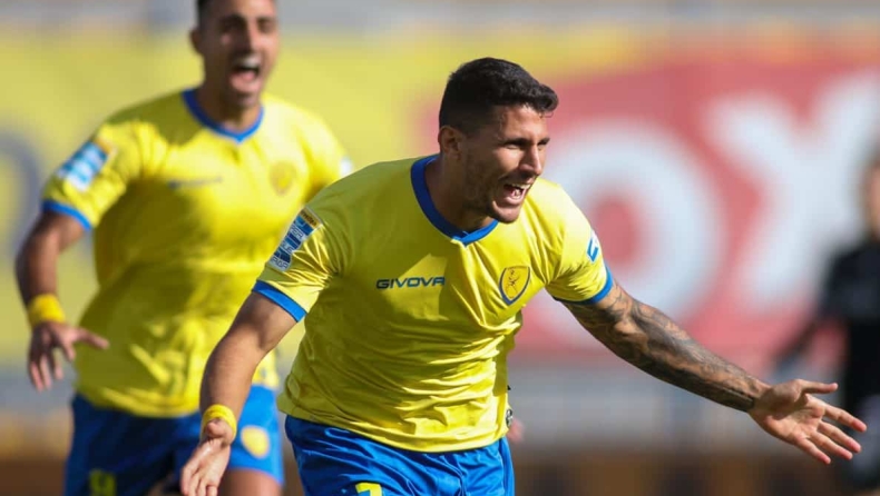 Παναιτωλικός: Ανανέωσε ο Καρέλης