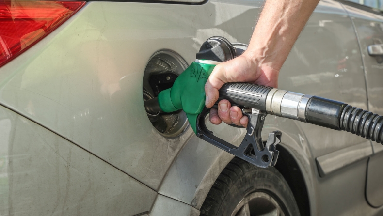 Κάρτα καυσίμων Fuel Pass: Ποιοι δικαιούνται την επιδότηση των 80 ευρώ (vid)
