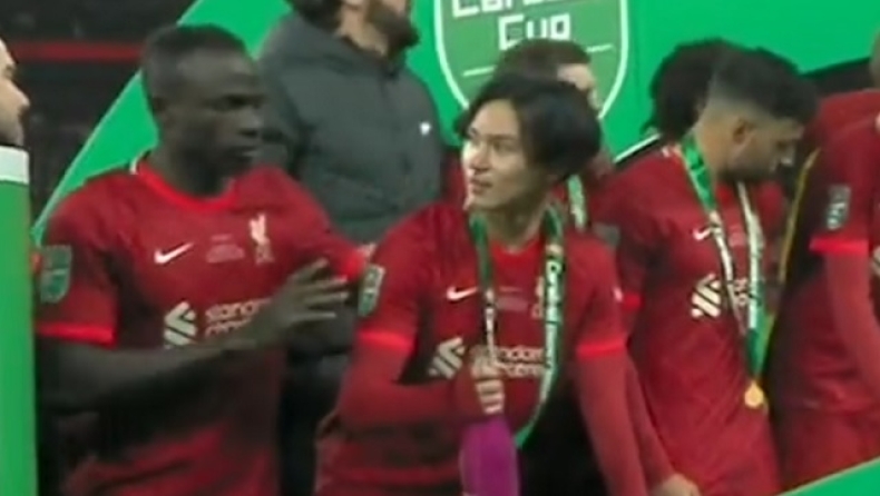 Μανέ: Δεν ήθελε ν' αγγίξει αλκοόλ και ο Μιναμίνο άφησε την σαμπάνια κάτω (vid)