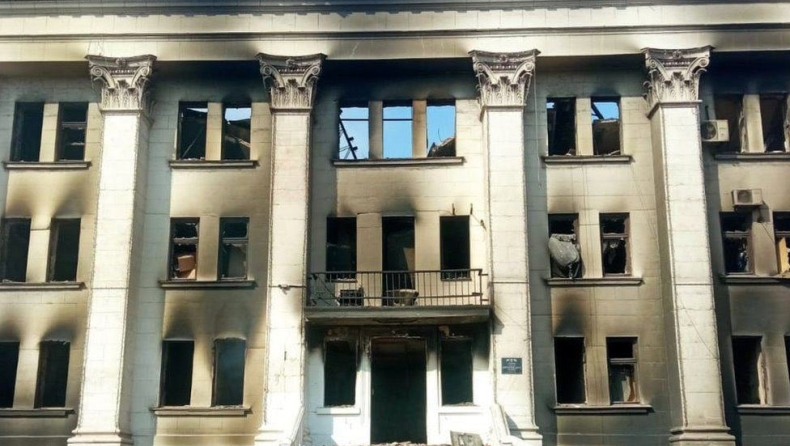 Τρομακτικές αναφορές: 300 νεκροί στο βομβαρδισμένο θέατρο της Μαριούπολης