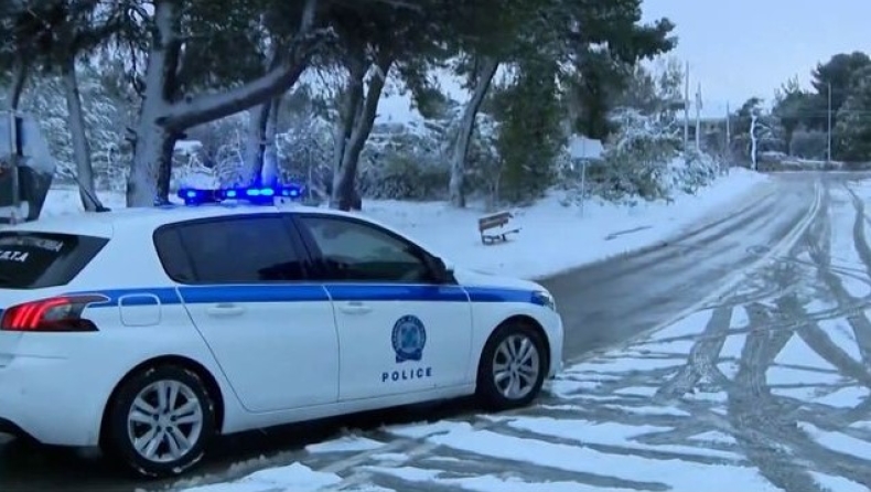 Προβλήματα στους δρόμους λόγω χιονόπτωση: Απαγόρευση φορτηγών και αλυσίδες (vid)