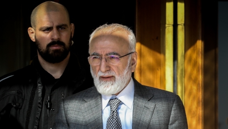 Ο Ιβάν Σαββίδης φιλοξενεί Έλληνες από την Ουκρανία στο Πόρτο Καρράς στη Χαλκιδική