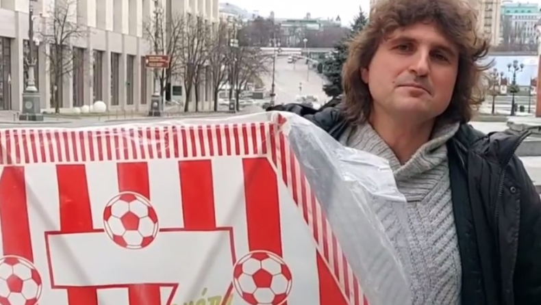 Ατρόμητος Τάσος Τσιάμης βγήκε με τον χαρταετό του Ολυμπιακού στο κέντρο του Κιέβου (vid)