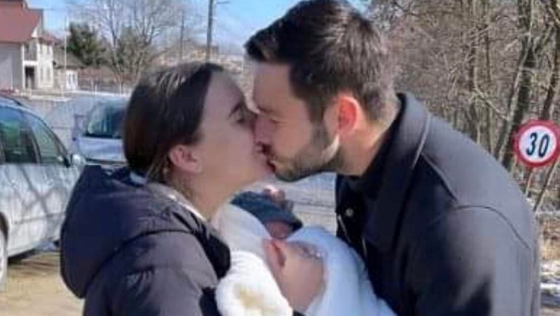 ΑΕΚ: Ο Σάκχοφ συνάντησε στα σύνορα Ρουμανίας - Ουκρανίας τη σύζυγό του και το μωρό τους