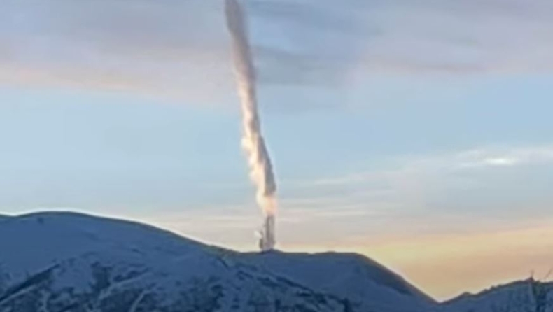 Στην Αλάσκα είδαν ένα παράξενο σύννεφο καπνού και έκαναν λόγο για συντριβή UFO (vid)