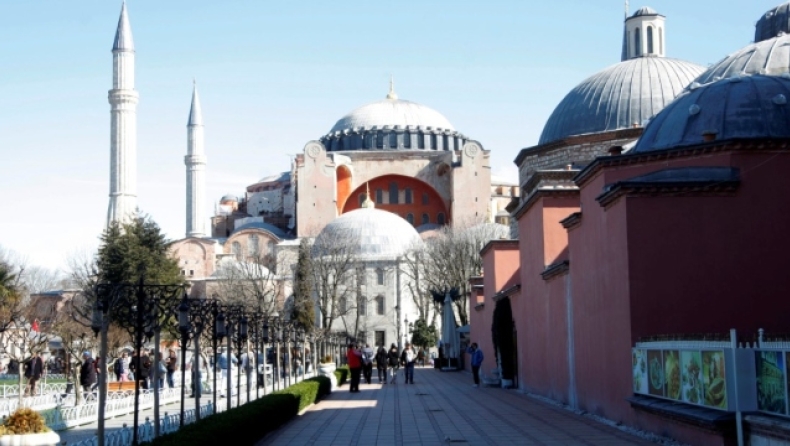 Αγία Σοφία: Ζημιά στην ιστορική Αυτοκρατορική Πύλη (vid)