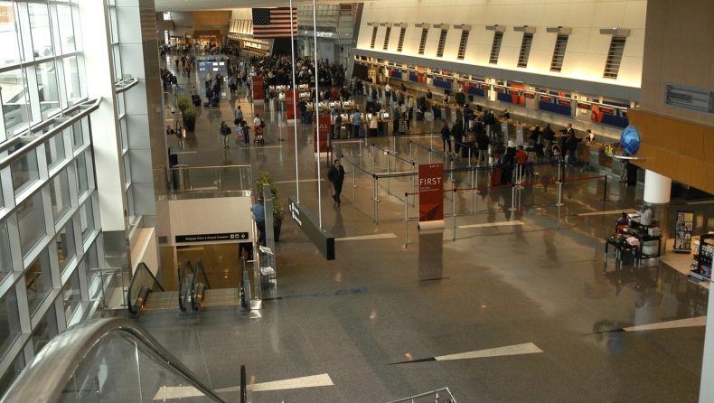 Κονσόλα PlayStation σε άθλια κατάσταση προκάλεσε εκκένωση στο αεροδρόμιο της Βοστώνης (vid)
