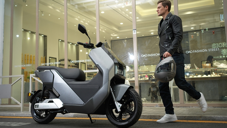 Ecooter: Στην Ελλάδα το ηλεκτρικό E5 με 200 km αυτονομία! (vid)