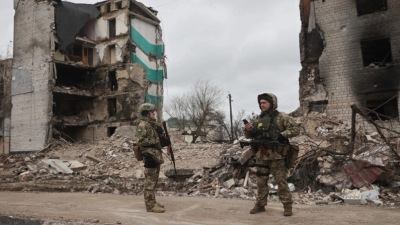 «Ισχυρή βόμβα έριξαν σε νοσοκομείο οι Ρώσοι» ισχυρίζεται Ουκρανός βουλευτής: 300 άμαχοι κάτω από τα ερείπια