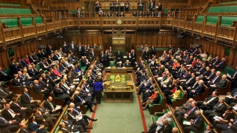 Σάλος στην Βρετανική βουλή με καταγγελίες παρενόχλησης: «Να κρατάτε τα χέρια σας μέσα στις τσέπες σας»