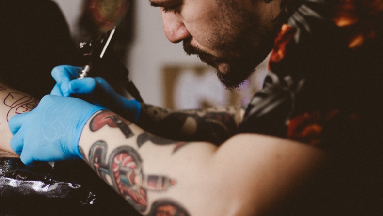 Tattoo artist αποκαλύπτει τα λάθη που κάνουν οι πρωτάρηδες