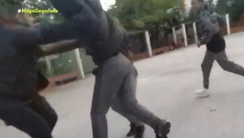 Άγριοι ξυλοδαρμοί ανηλίκων στην Γλυφάδα για ένα κινητό και ένα ζευγάρι παπούτσια (vid)