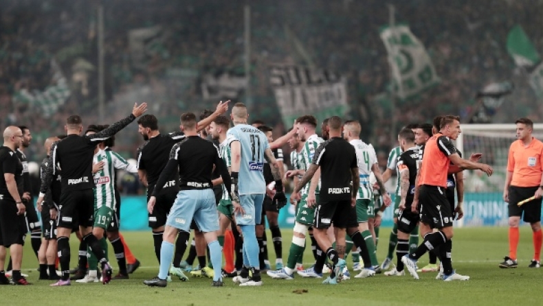 Τελικός Κυπέλλου: Ένταση και στα αποδυτήρια μετά τη διακοπή