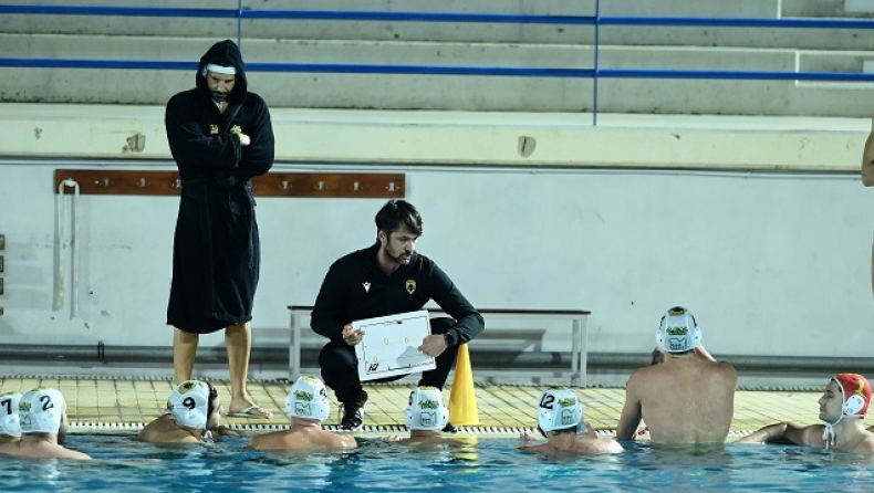 ΑΕΚ: Αποχώρησε ο Μάζης από τον πάγκο της Ενωσης