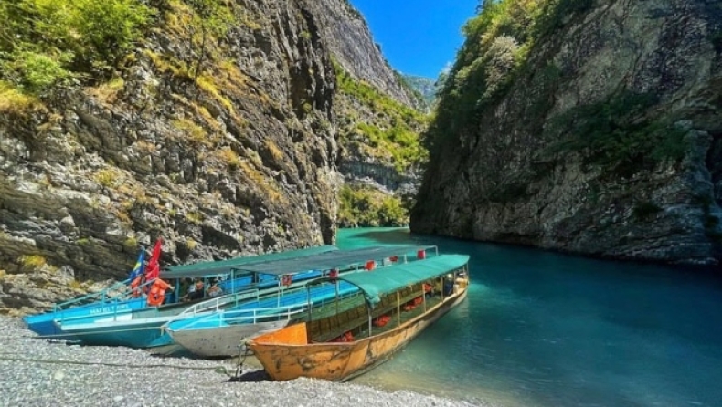 Ο κρυμμένος παράδεισος της Αλβανίας που θυμίζει Άγιο Δομίνικο και Survivor