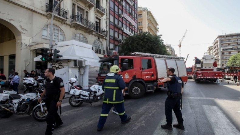 Θεσσαλονίκη: Στο Ιπποκράτειο νοσοκομείο δύο αγόρια μετά τη φωτιά στο κέντρο της πόλης